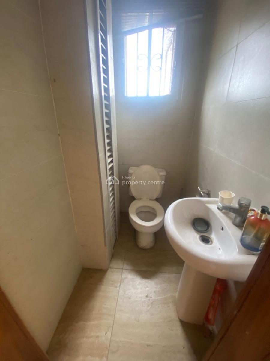 2 Bedroom Apartment in an Estate, Osapa, Lekki, Lagos, Flat / Apartment for Rent