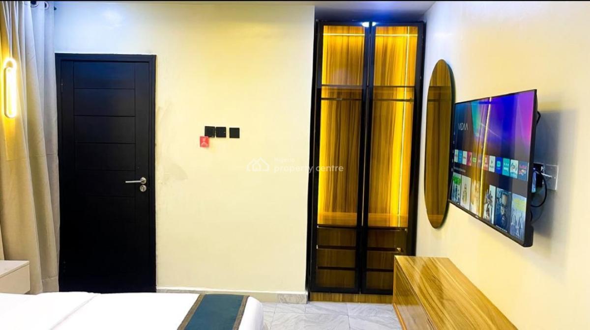 Newly Cozy 1 Bedroom Apartment with Ps5, Snooker Board, Air Hocke, Lekki Phase 1, Lekki, Lagos, Flat / Apartment Short Let