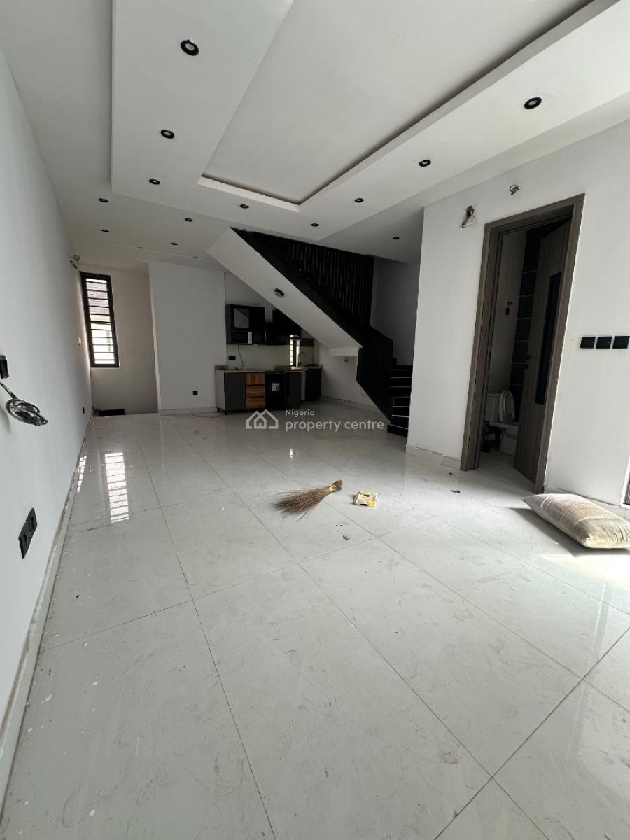 Specious 2 Bedroom Massonette, Ocean Breeze Estate, Lekki, Lagos, Flat / Apartment for Rent