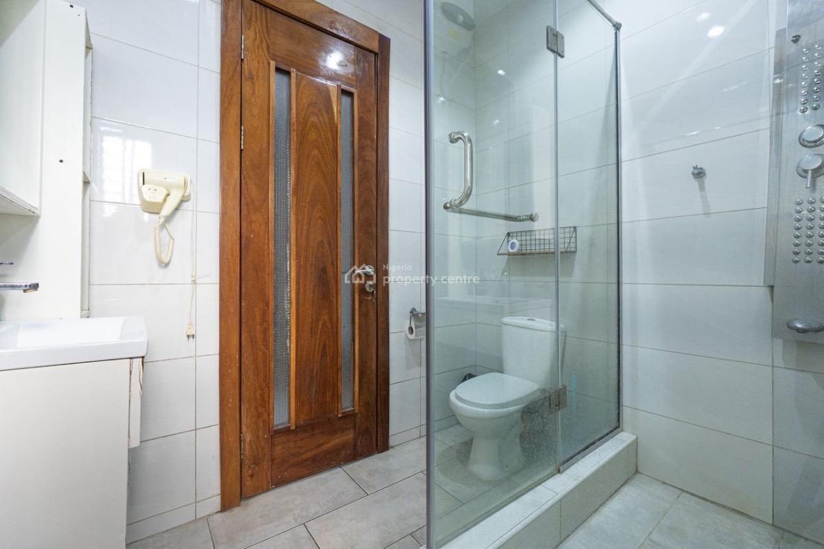 Resort-style 3-bedroom Luxury Apartment with Swimming Pool, Resort-style 3-bedroom Luxury Apartment with Swimming Pool, Lekki Phase 1, Lekki, Lagos, Flat / Apartment Short Let