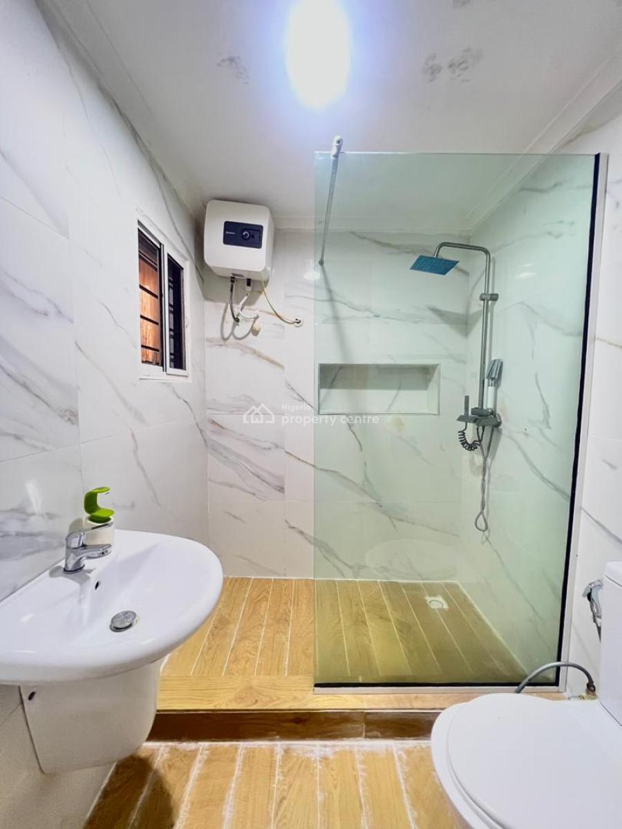 Well Finished 2 Bedroom Apartment with Gym and Pool, Lekki Phase 1, Lekki, Lagos, House for Rent