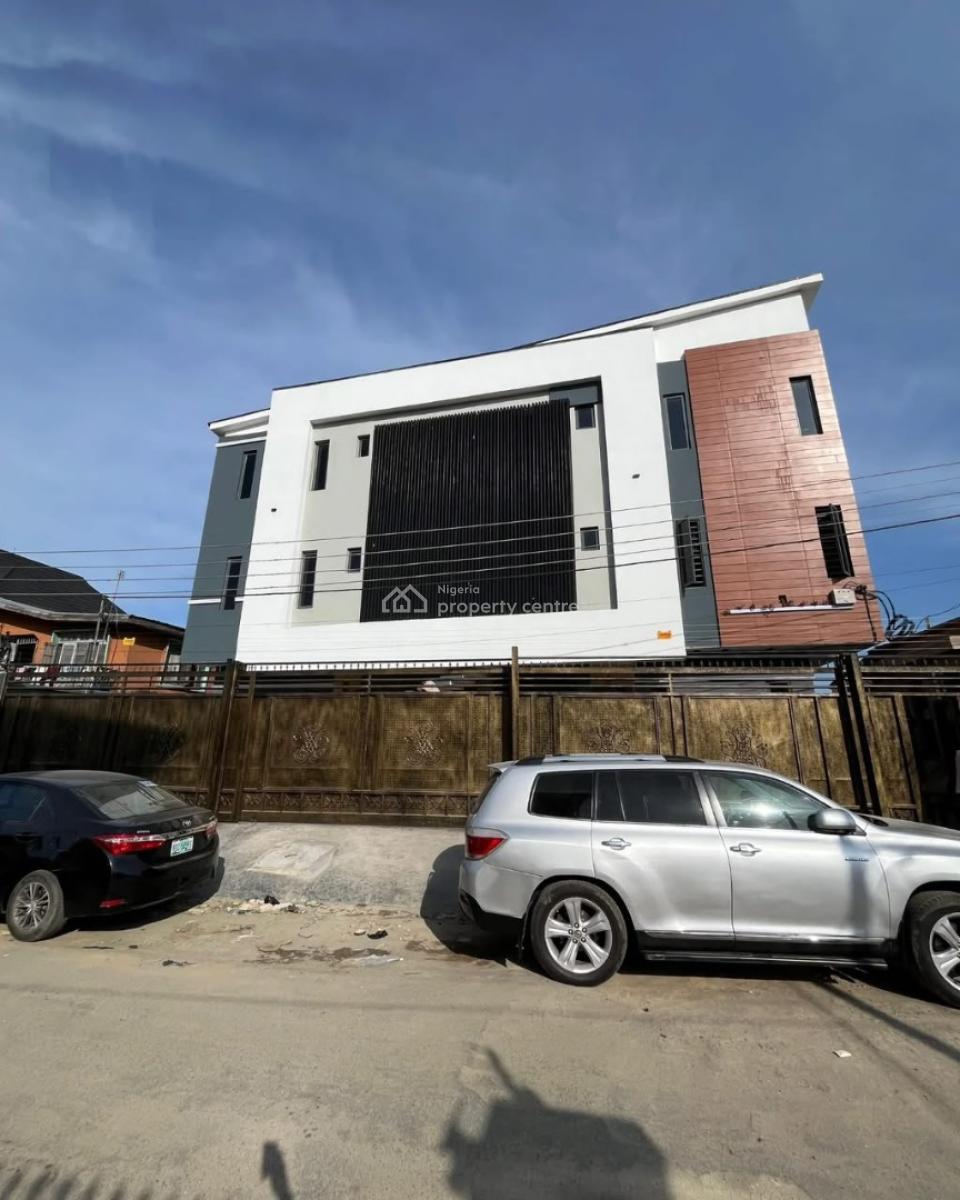 Spacious and Well Maintained 2 Bedroom Apartment, Surulere, Lagos, Flat / Apartment for Sale