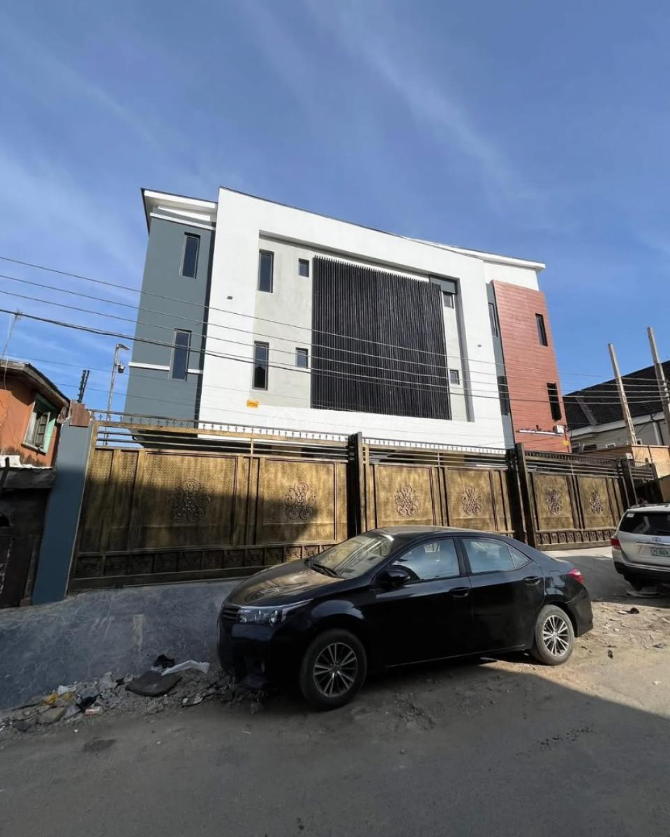 Spacious and Well Maintained 2 Bedroom Apartment, Surulere, Lagos, Flat / Apartment for Sale