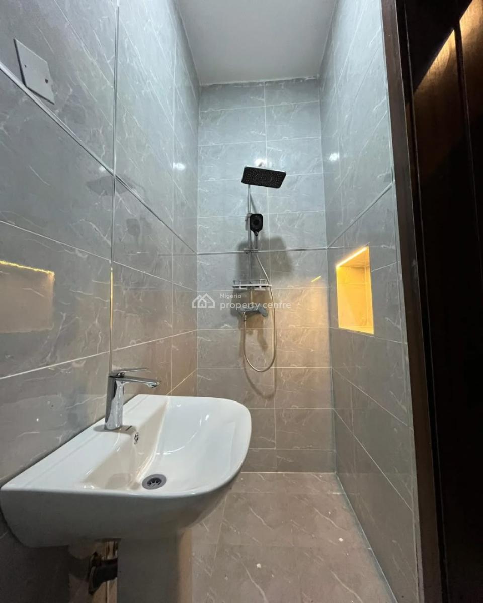 Spacious and Well Maintained 2 Bedroom Apartment, Surulere, Lagos, Flat / Apartment for Sale