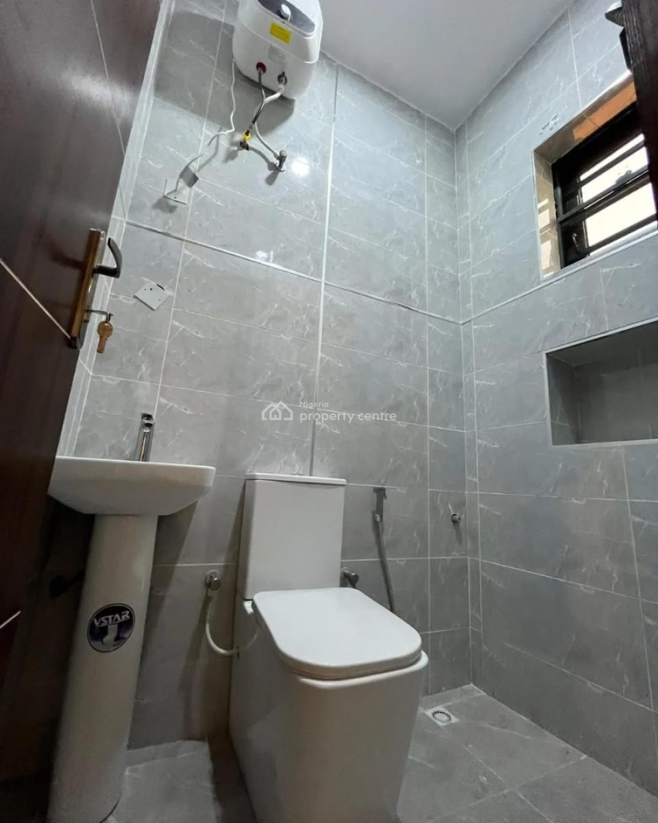 Spacious and Well Maintained 2 Bedroom Apartment, Surulere, Lagos, Flat / Apartment for Sale