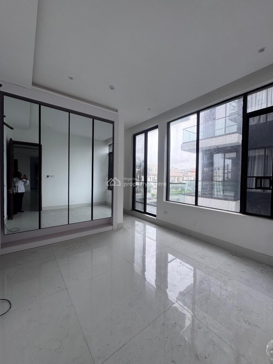 Exclusive 3-bedroom Apartment, Off Admiralty Way, Lekki Phase 1, Lekki, Lagos, Flat / Apartment for Rent