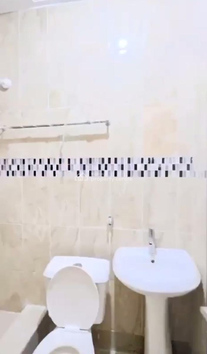 Standard Renovated 3 Bedroom Apartment, Gwarinpa, Abuja, Flat / Apartment for Rent