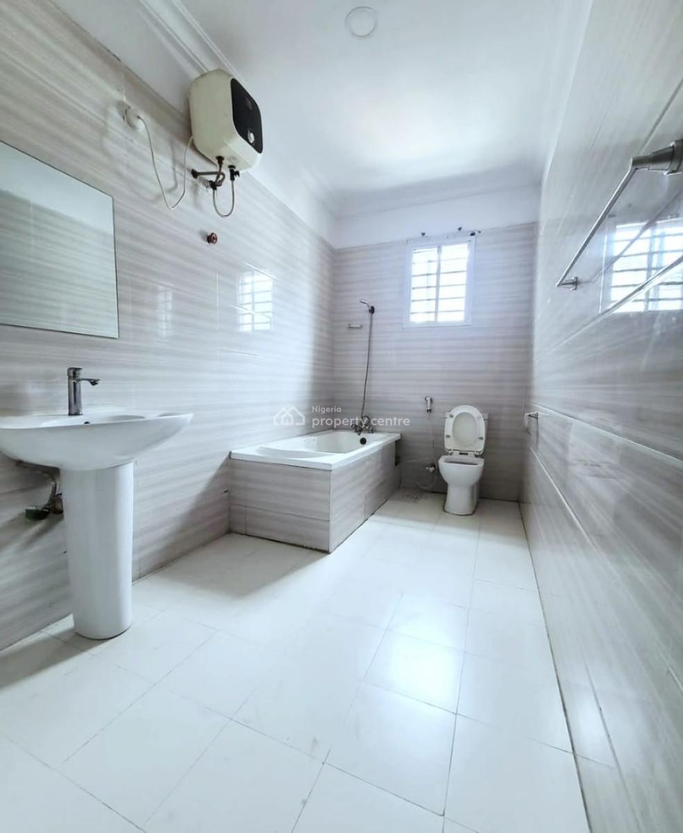 Well Maintained 4 Bedroom Terraced + Bq, Lekki Phase 1, Lekki, Lagos, Terraced Duplex for Rent