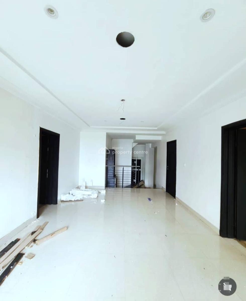 Well Maintained 2 Bedroom Apartment, Lekki Phase 1, Lekki, Lagos, Flat / Apartment for Rent