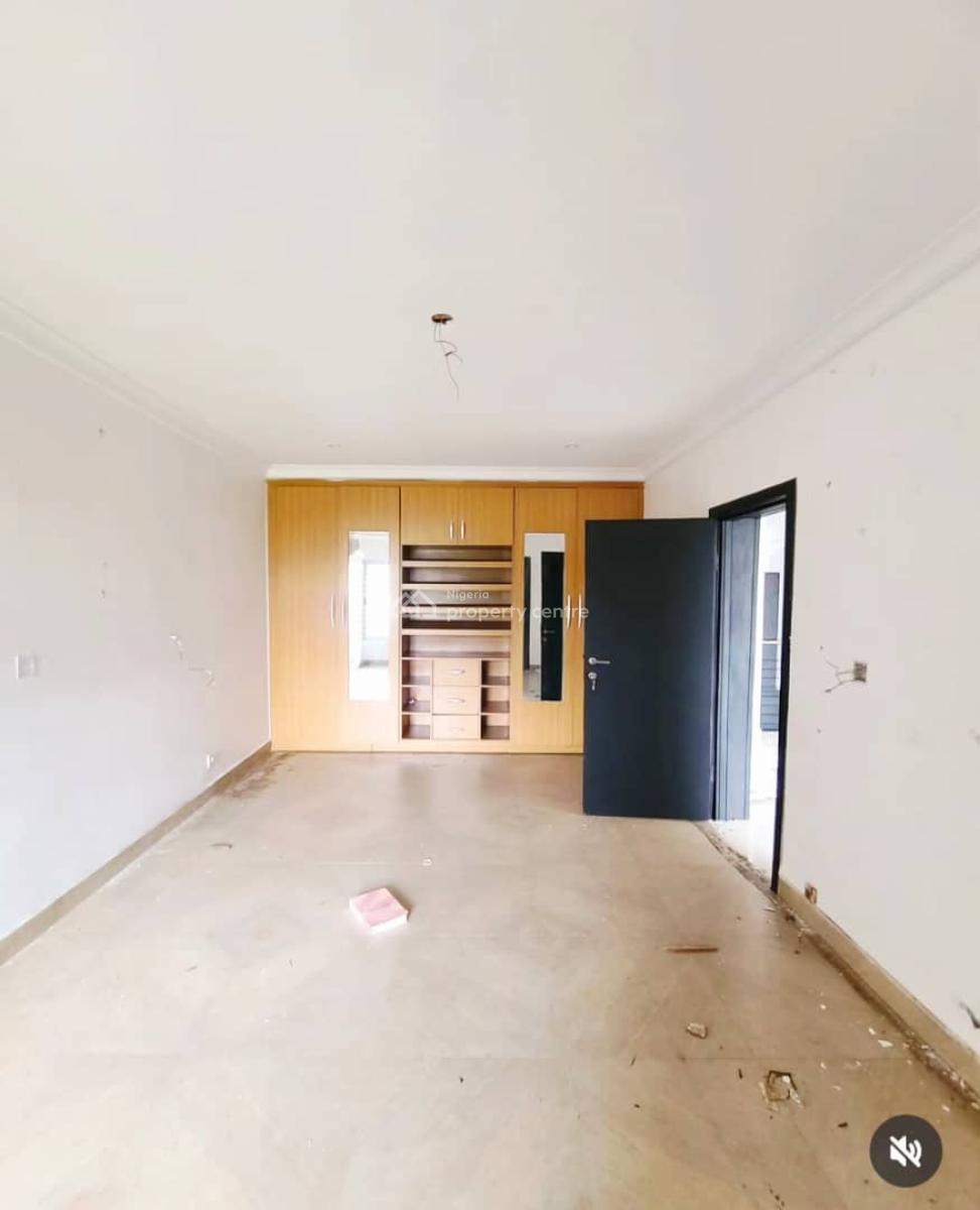 Well Maintained 2 Bedroom Apartment, Lekki Phase 1, Lekki, Lagos, Flat / Apartment for Rent