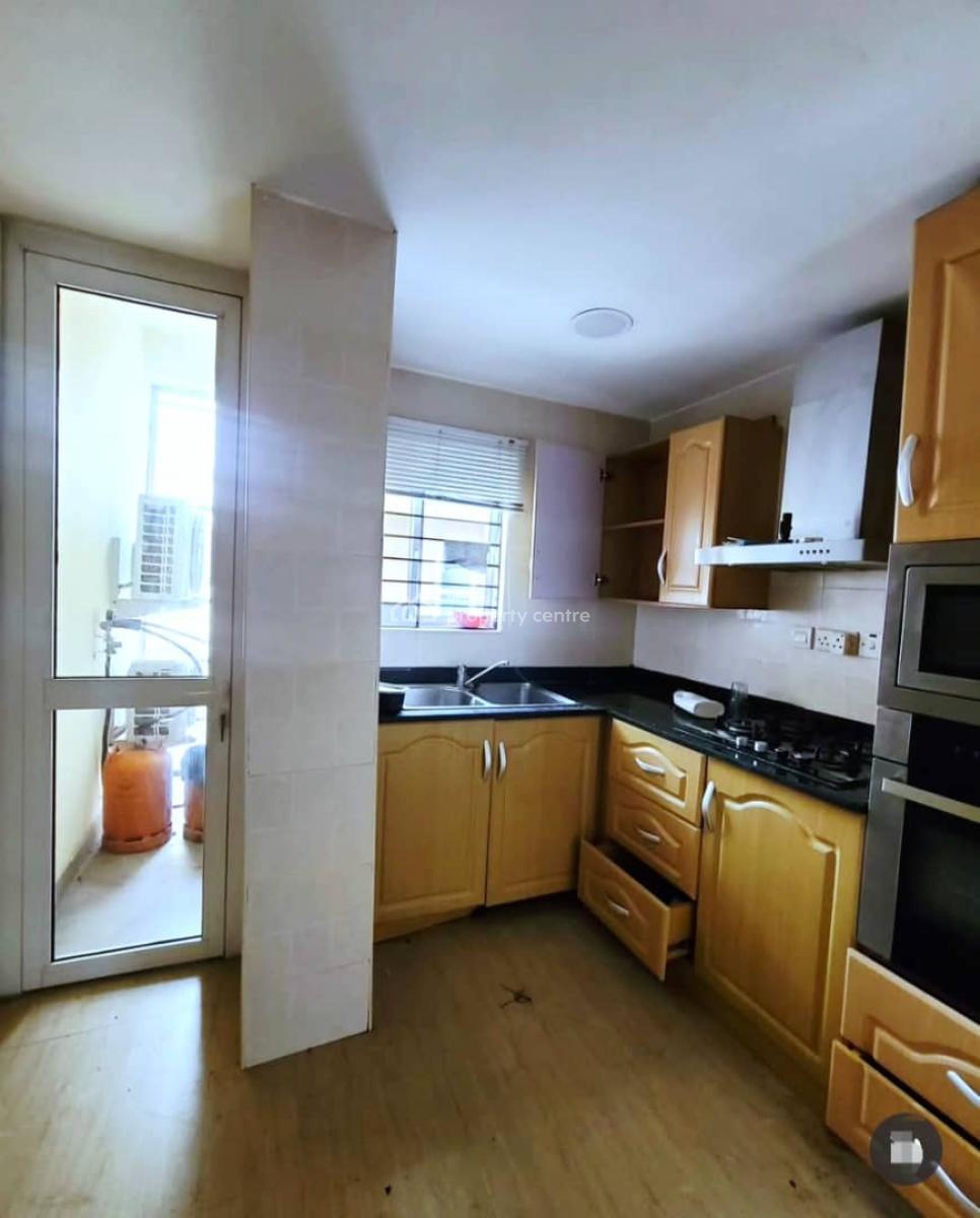Well Maintained 2 Bedroom Apartment, Lekki Phase 1, Lekki, Lagos, Flat / Apartment for Rent