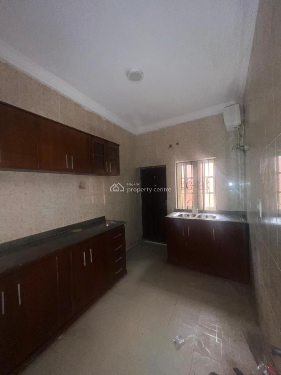 3 Bedroom Apartment Available(upstairs), Beside Lbs, Sangotedo, Ajah, Lagos, Flat / Apartment for Rent