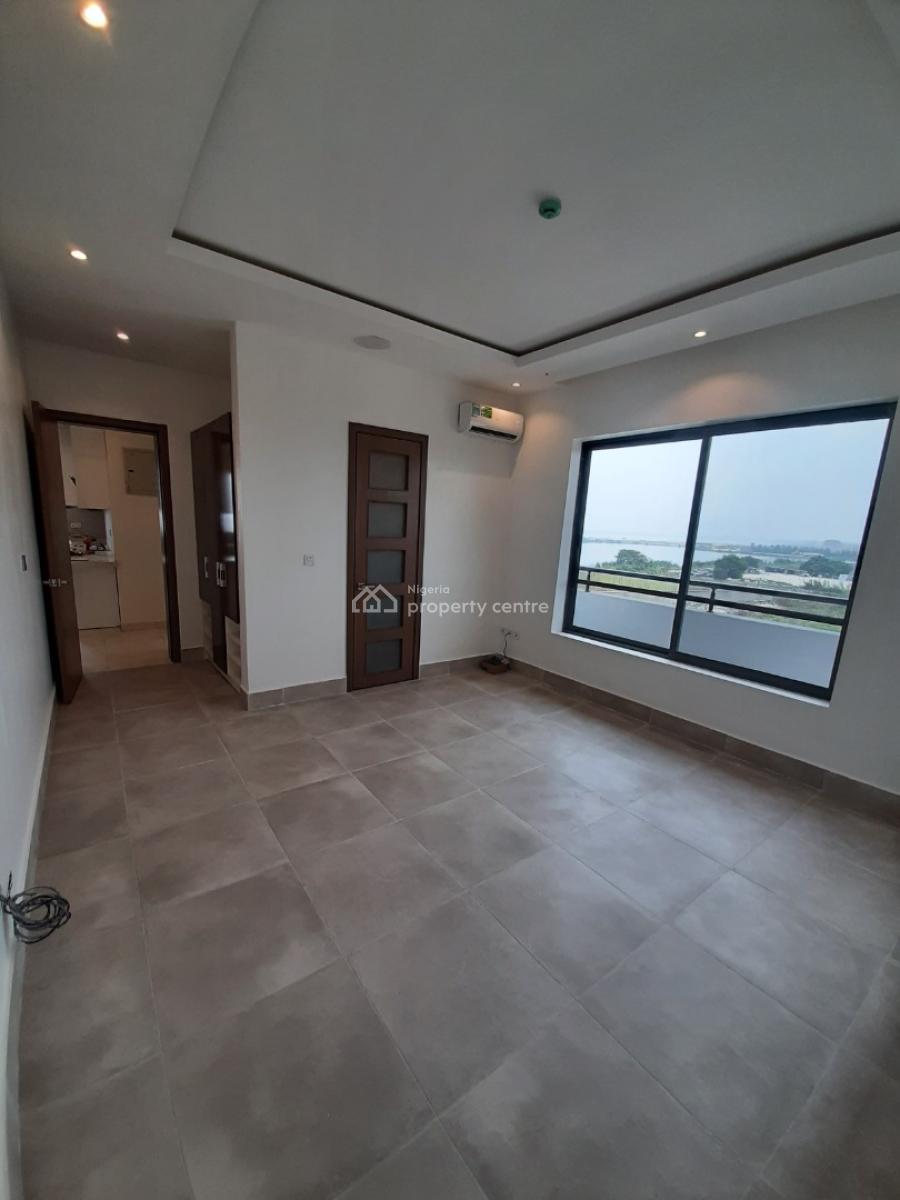 Serviced with 24/7 Power Supply 2 Bedroom En-suite Flat with an Enclos, Lekki Phase 1, Lekki, Lagos, Flat / Apartment for Rent
