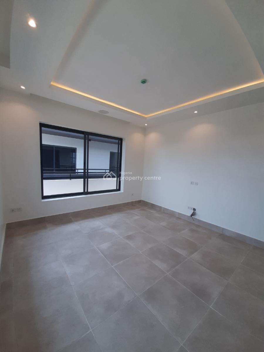 Serviced with 24/7 Power Supply 2 Bedroom En-suite Flat with an Enclos, Lekki Phase 1, Lekki, Lagos, Flat / Apartment for Rent