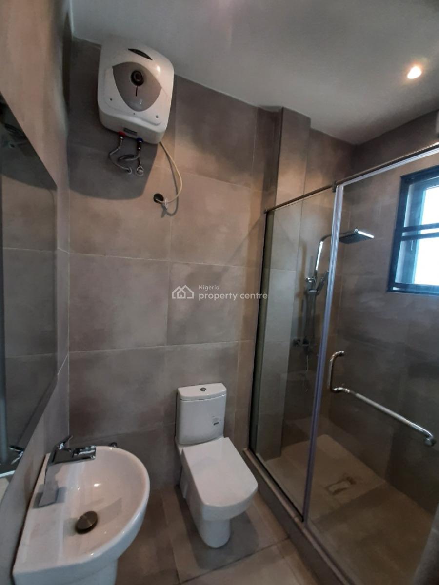 Serviced with 24/7 Power Supply 2 Bedroom En-suite Flat with an Enclos, Lekki Phase 1, Lekki, Lagos, Flat / Apartment for Rent