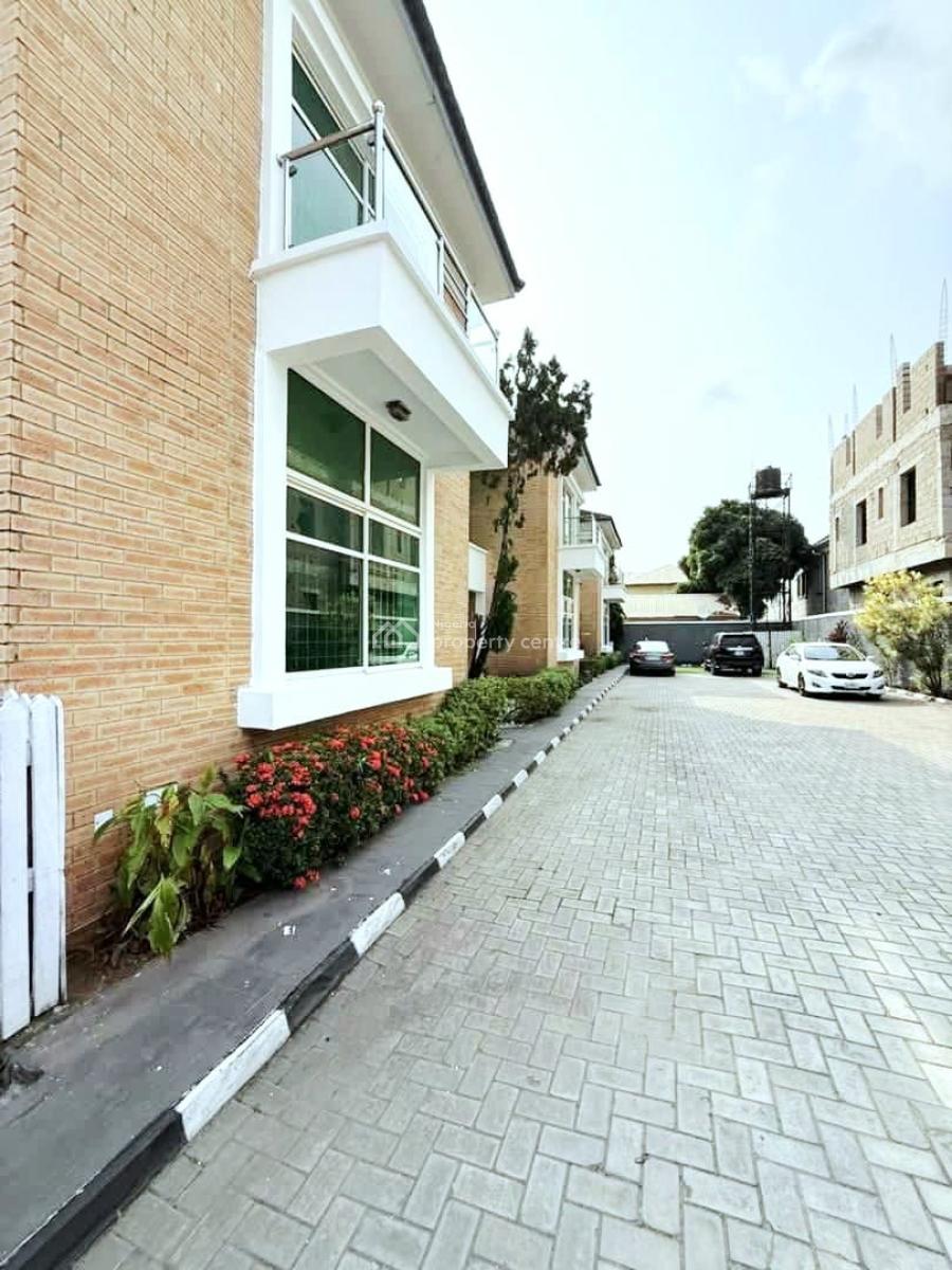 a Self Serviced 3 Bedroom Terraced, Lekki Phase 1, Lekki, Lagos, Office Space for Rent