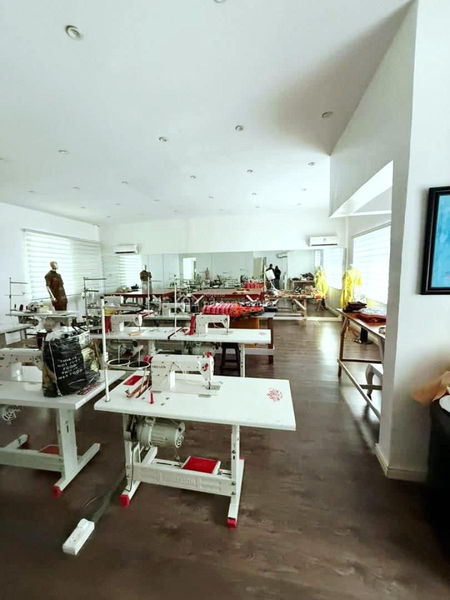 a Self Serviced 3 Bedroom Terraced, Lekki Phase 1, Lekki, Lagos, Office Space for Rent