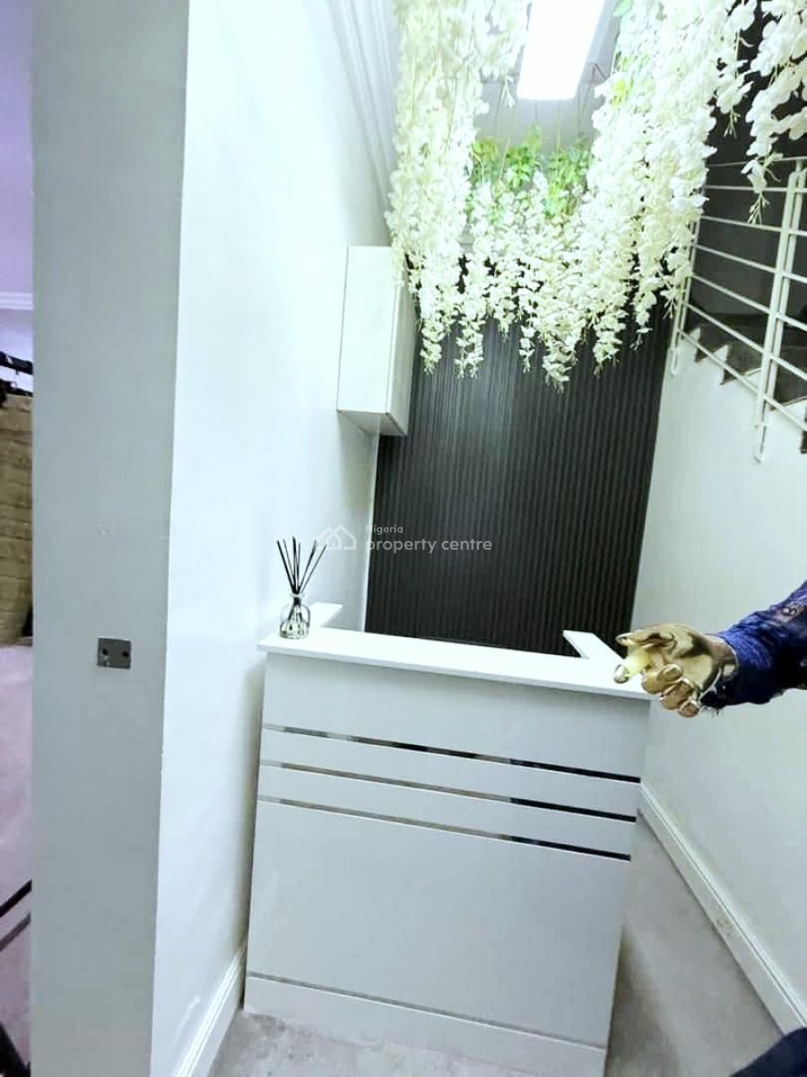 a Self Serviced 3 Bedroom Terraced, Lekki Phase 1, Lekki, Lagos, Office Space for Rent
