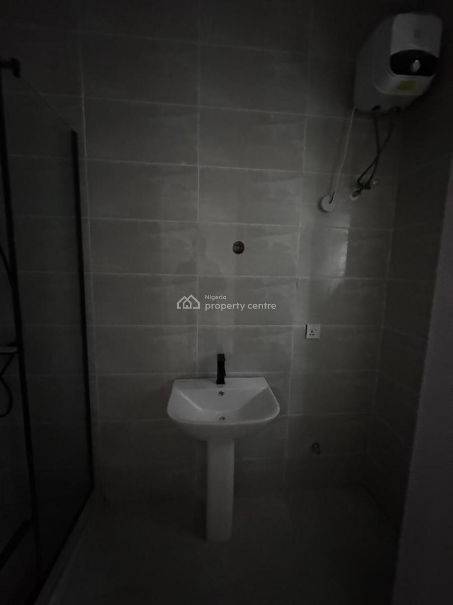 Beautiful 3 Bedroom Apartment with Bq, Pool & Elevator, Lekki Phase 1, Lekki, Lagos, Flat / Apartment for Sale