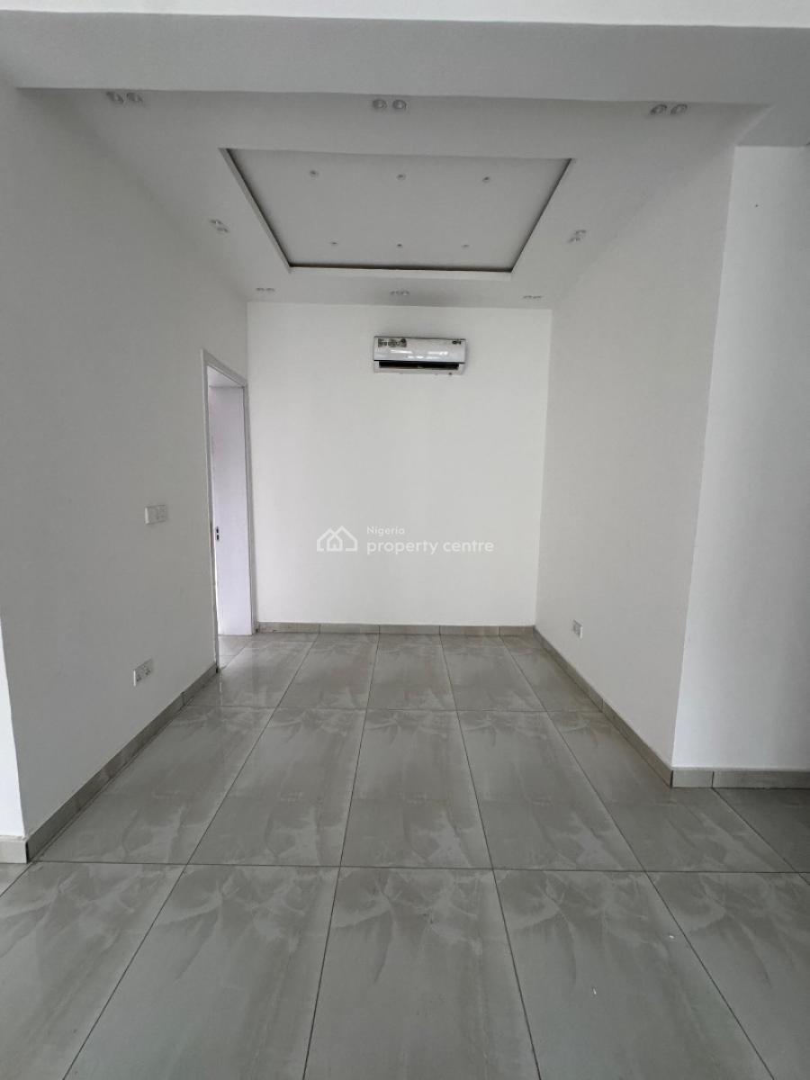 Prestigious 3 Bedroom Apartment with Bq, Lekki Phase 1, Lekki, Lagos, Block of Flats for Sale