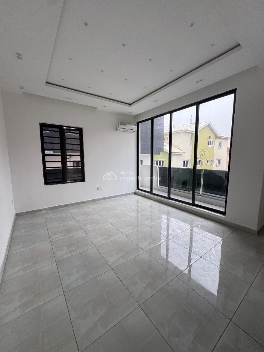 Prestigious 3 Bedroom Apartment with Bq, Lekki Phase 1, Lekki, Lagos, Block of Flats for Sale