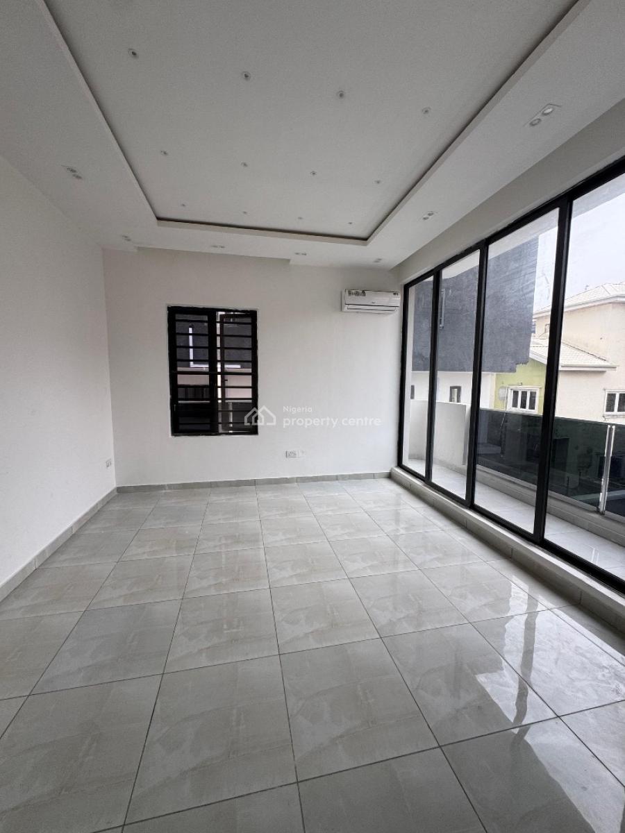 Prestigious 3 Bedroom Apartment with Bq, Lekki Phase 1, Lekki, Lagos, Block of Flats for Sale