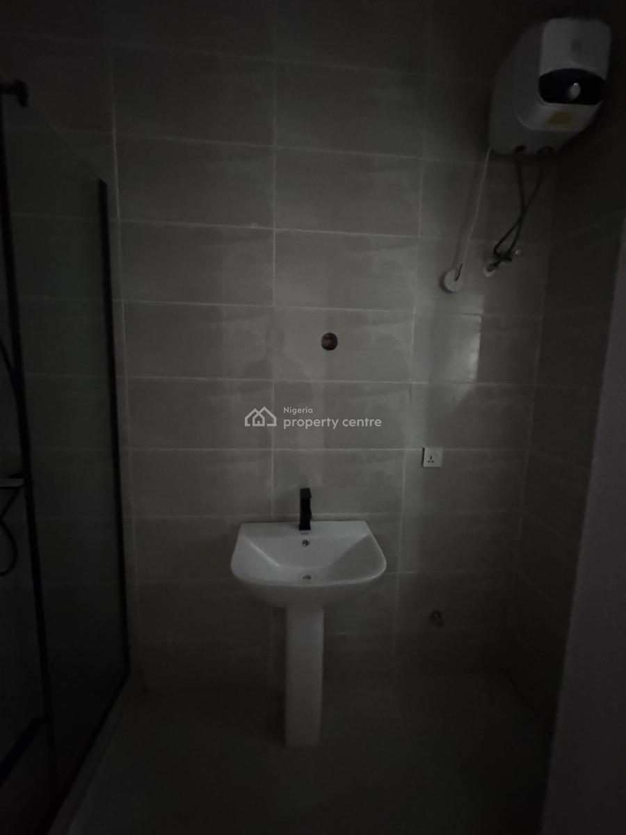 Prestigious 3 Bedroom Apartment with Bq, Lekki Phase 1, Lekki, Lagos, Block of Flats for Sale