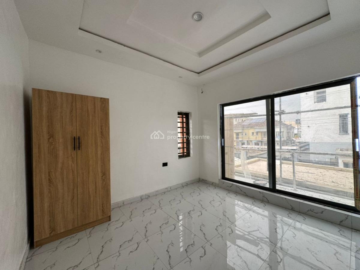 Luxury 3 Bedroom Penthouse with Fitted Kitchen, Elevator, Power Supply, Very Secure Estate, Ologolo, Lekki, Lagos, Flat / Apartment for Rent