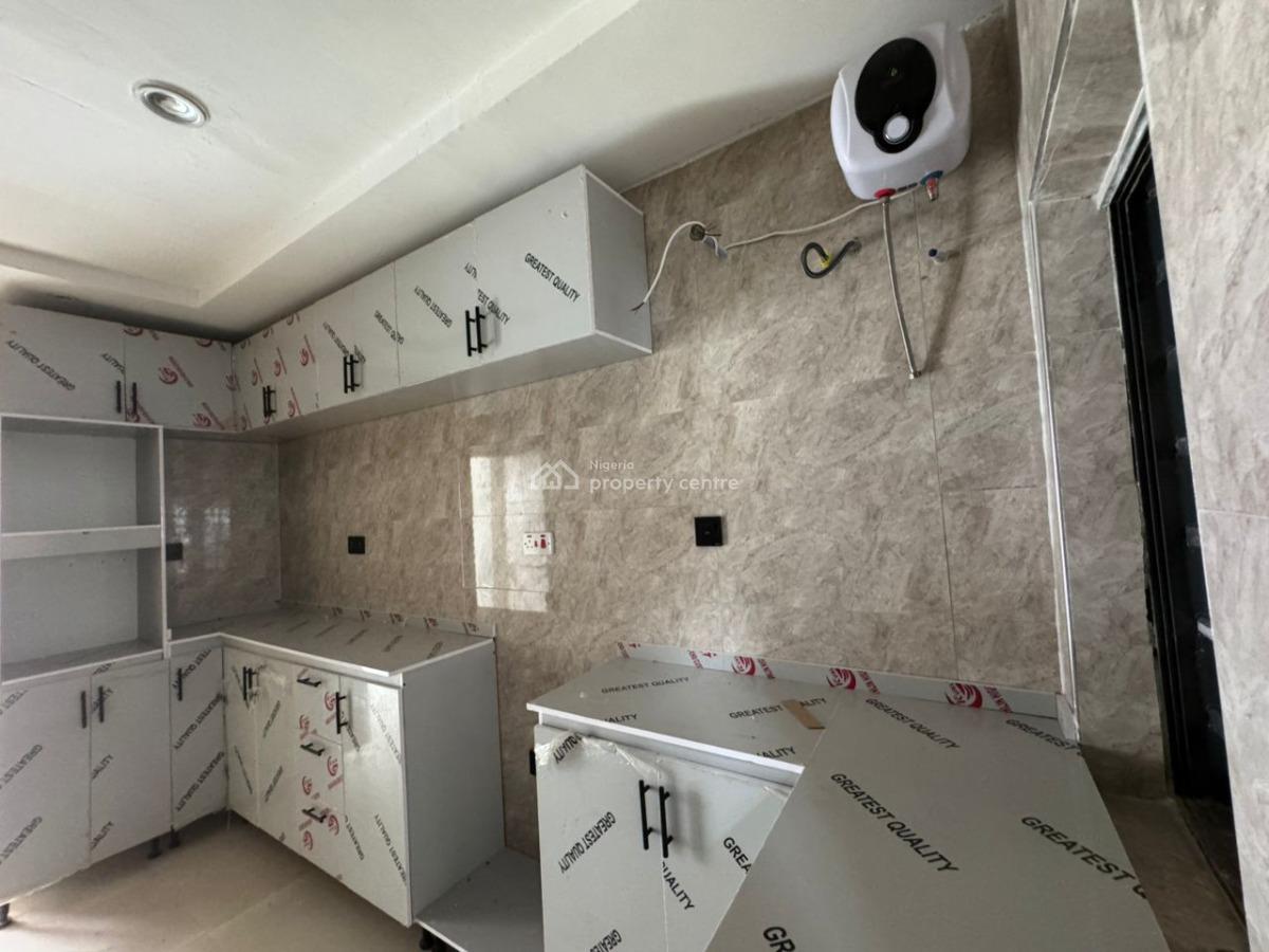 Luxury 3 Bedroom Penthouse with Fitted Kitchen, Elevator, Power Supply, Very Secure Estate, Ologolo, Lekki, Lagos, Flat / Apartment for Rent