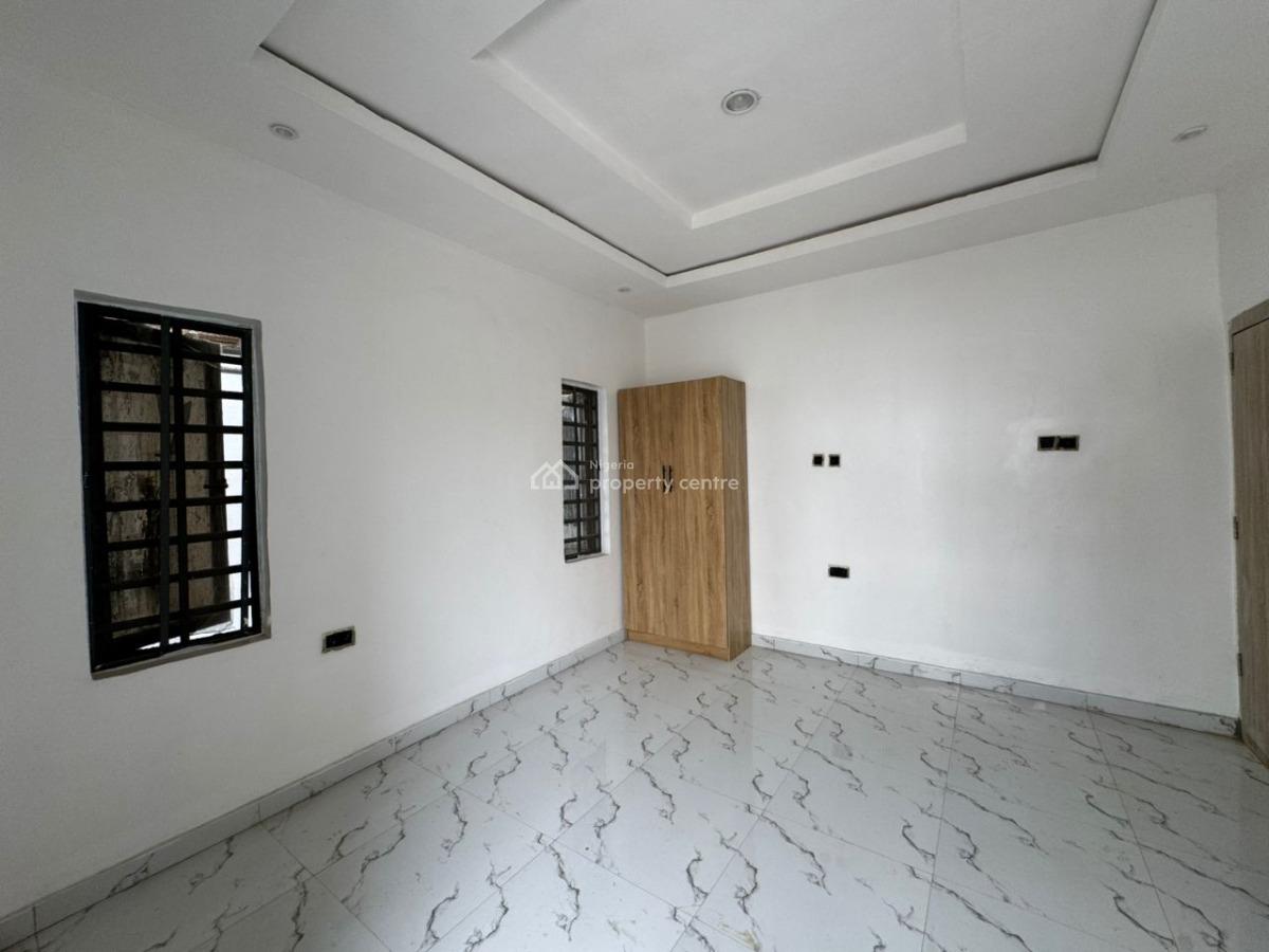 Luxury 3 Bedroom Penthouse with Fitted Kitchen, Elevator, Power Supply, Very Secure Estate, Ologolo, Lekki, Lagos, Flat / Apartment for Rent