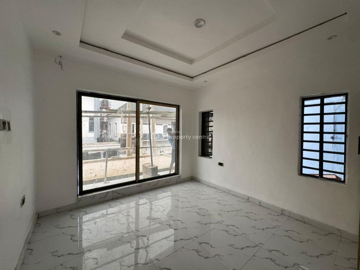 Luxury 3 Bedroom Penthouse with Fitted Kitchen, Elevator, Power Supply, Very Secure Estate, Ologolo, Lekki, Lagos, Flat / Apartment for Rent