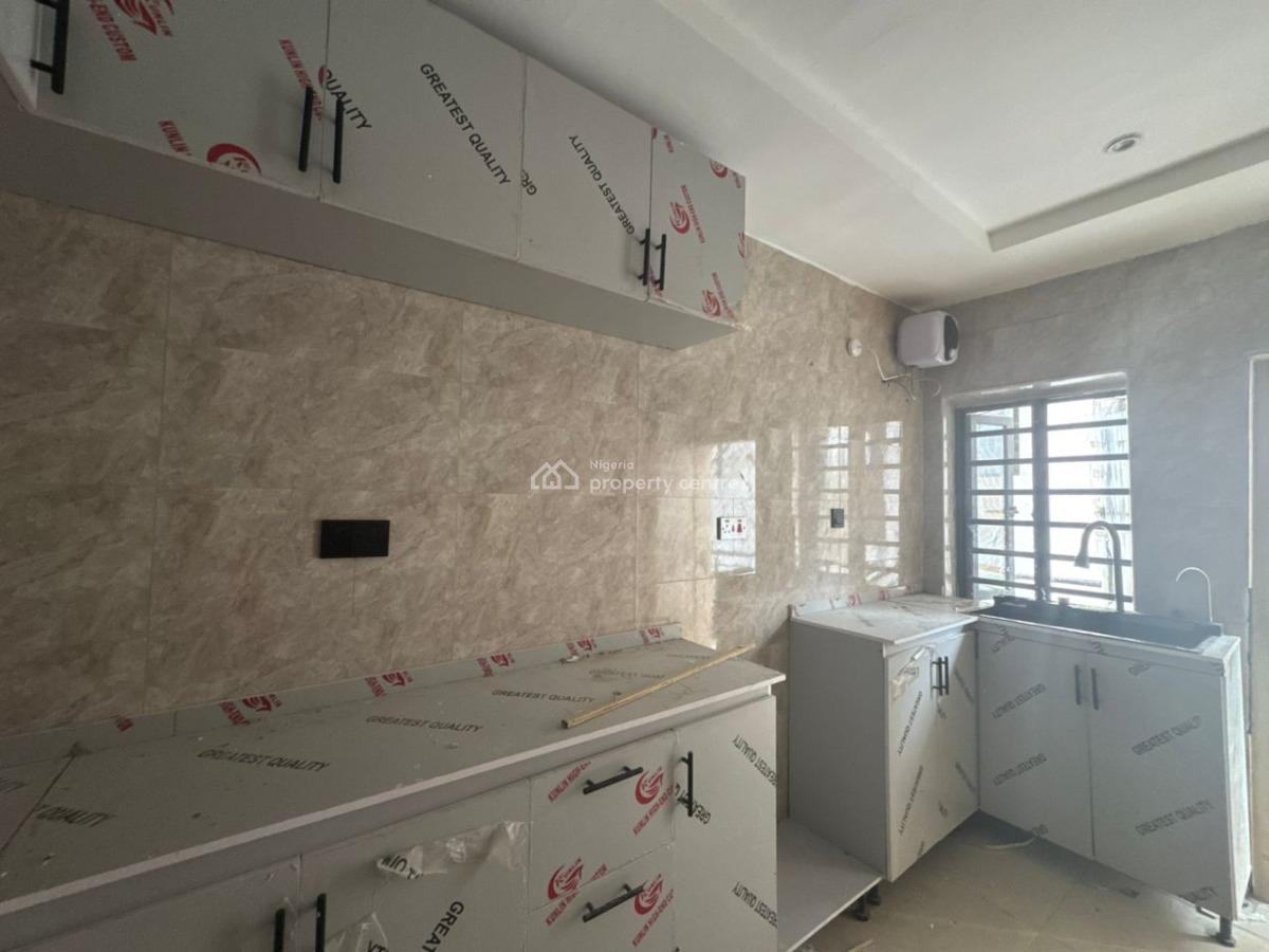 Luxury 3 Bedroom Penthouse with Fitted Kitchen, Elevator, Power Supply, Very Secure Estate, Ologolo, Lekki, Lagos, Flat / Apartment for Rent