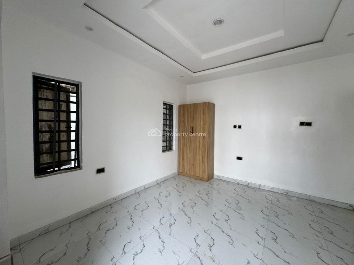 Luxury 3 Bedroom Penthouse with Fitted Kitchen, Elevator, Power Supply, Very Secure Estate, Ologolo, Lekki, Lagos, Flat / Apartment for Rent