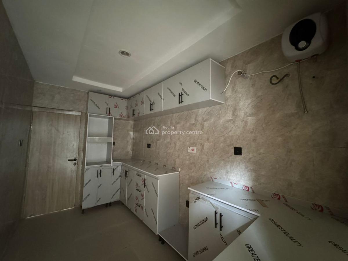 Luxury 3 Bedroom Penthouse with Fitted Kitchen, Elevator, Power Supply, Very Secure Estate, Ologolo, Lekki, Lagos, Flat / Apartment for Rent