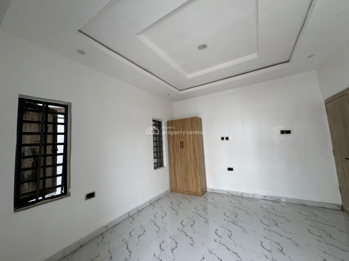 Luxury 3 Bedroom Penthouse with Fitted Kitchen, Elevator, Power Supply, Very Secure Estate, Ologolo, Lekki, Lagos, Flat / Apartment for Rent