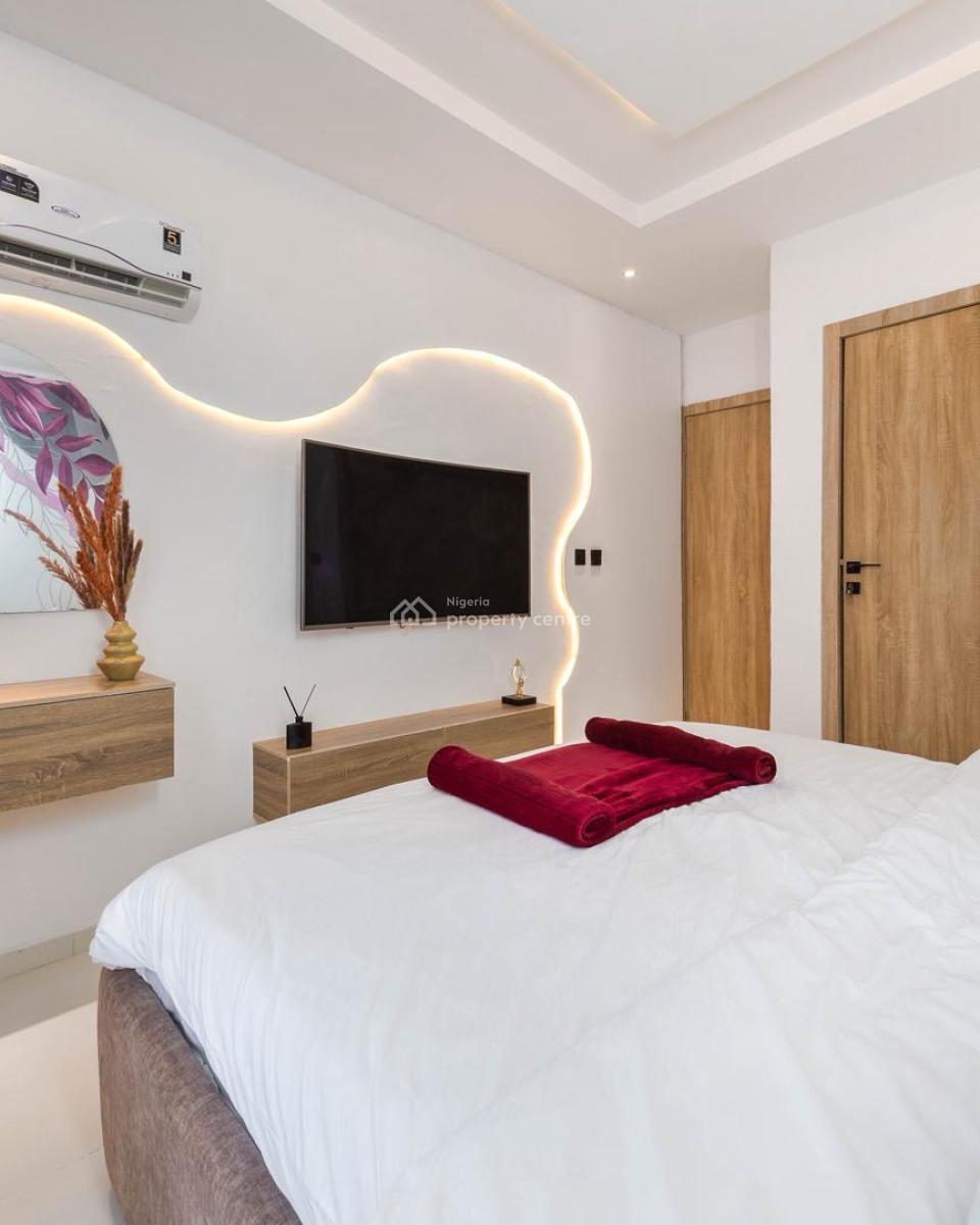3bedroom Apartment with Swimming Pool, Gym, Snooker Board, Table Tenni, Lekki Phase 1, Lekki, Lagos, Flat / Apartment Short Let