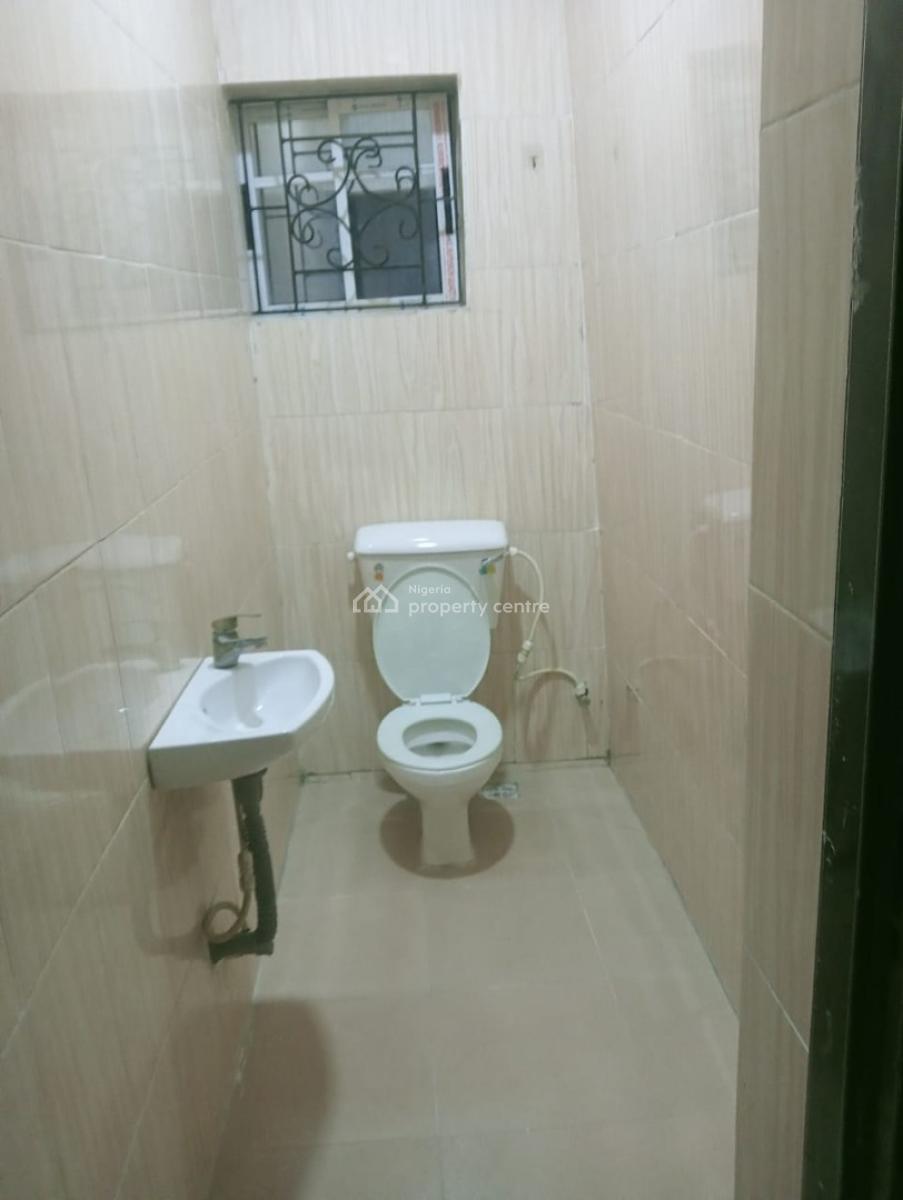 2 Bedroom Flat All Rooms En-suite Downstairs on a Tarred Road, Olowora, Olowora, Magodo, Lagos, Flat / Apartment for Rent