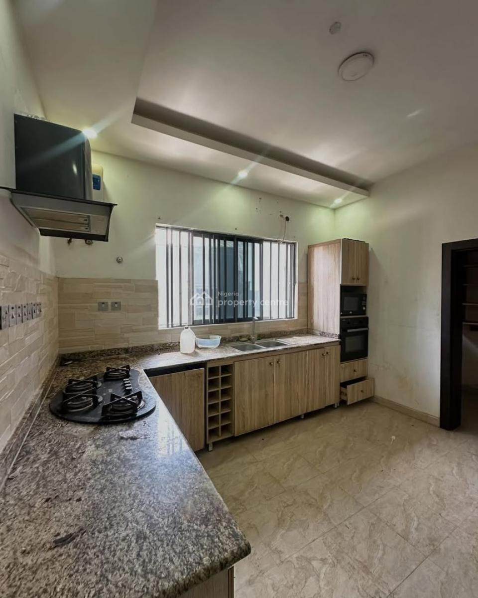 Lovely 3 Bedroom Apartment with Boys Quarters, Lekki Phase 1, Lekki, Lagos, Flat / Apartment for Rent