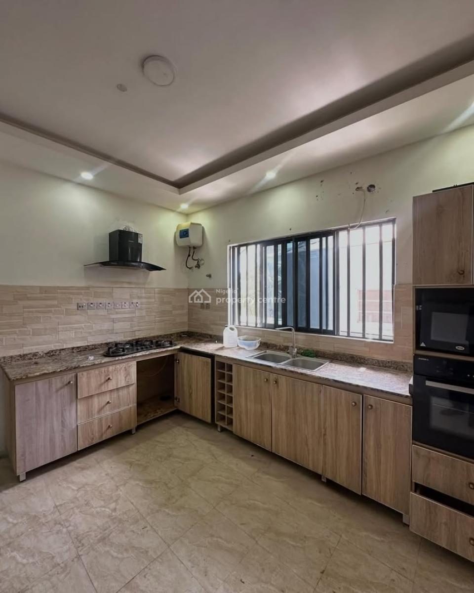 Lovely 3 Bedroom Apartment with Boys Quarters, Lekki Phase 1, Lekki, Lagos, Flat / Apartment for Rent