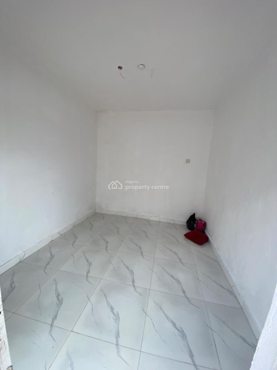 Neatly Used Shop, Ogidan, Very Close to Sky Mall, Opposite Blenco, Sangotedo, Ajah, Lagos, Shop for Rent