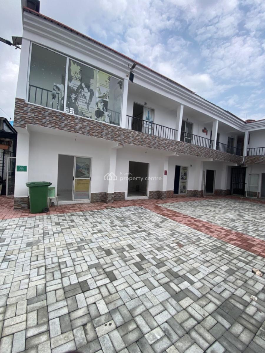 Neatly Used Shop, Ogidan, Very Close to Sky Mall, Opposite Blenco, Sangotedo, Ajah, Lagos, Shop for Rent