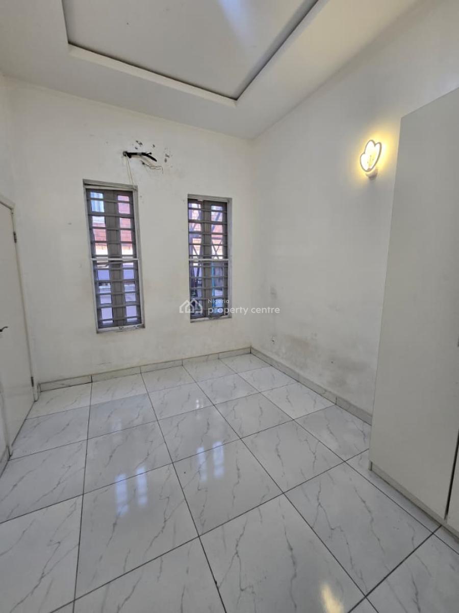 Distress Auction Well Maintained 4 Bedroom Semi-detached Duplex, Bq, Agungi Before Chevron, Lekki, Lagos, Semi-detached Duplex for Sale