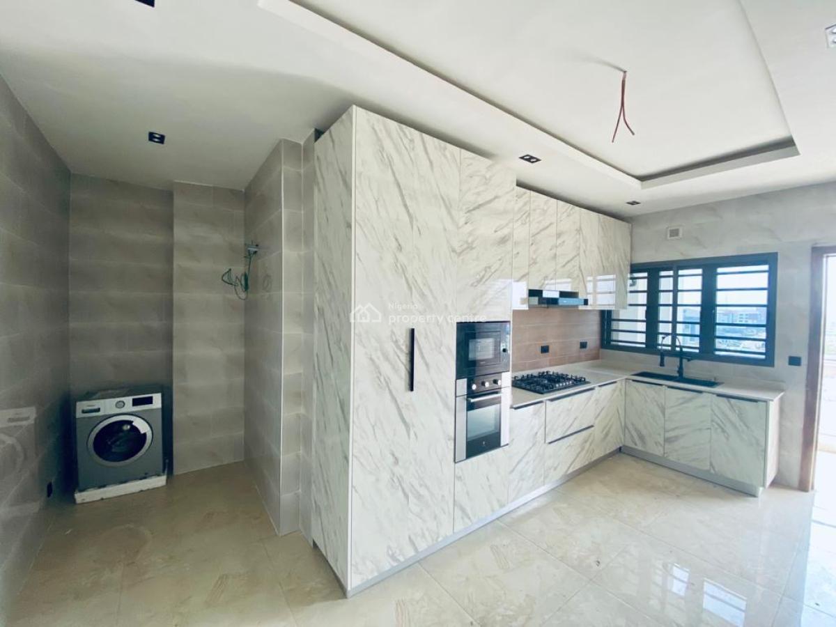 3 Bedrooms Apartment with Bq and Swimming Pool, Lekki Phase 1, Lekki, Lagos, Flat / Apartment for Rent