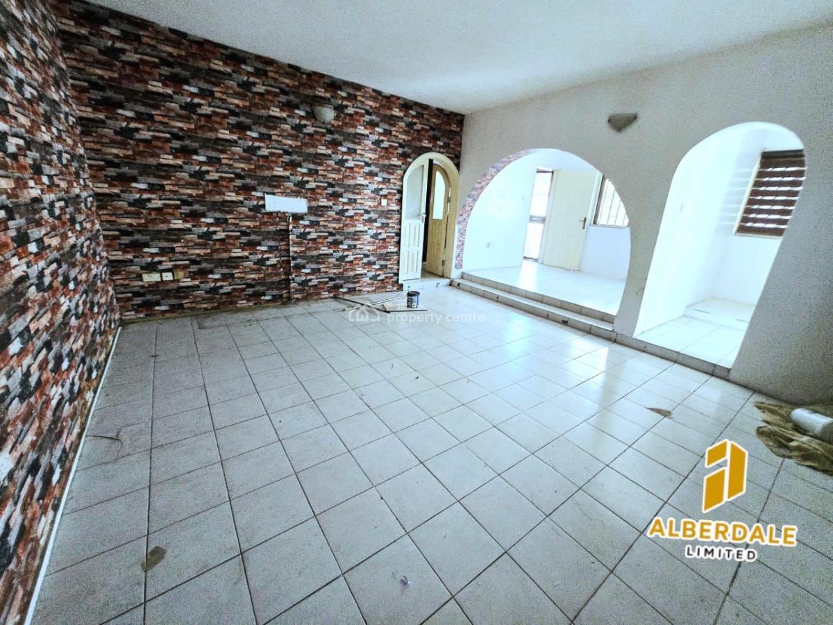 Spacious 3-bedroom Apartment Suitable for Office Use, Lekki Phase 1, Lekki, Lagos, Office Space for Rent