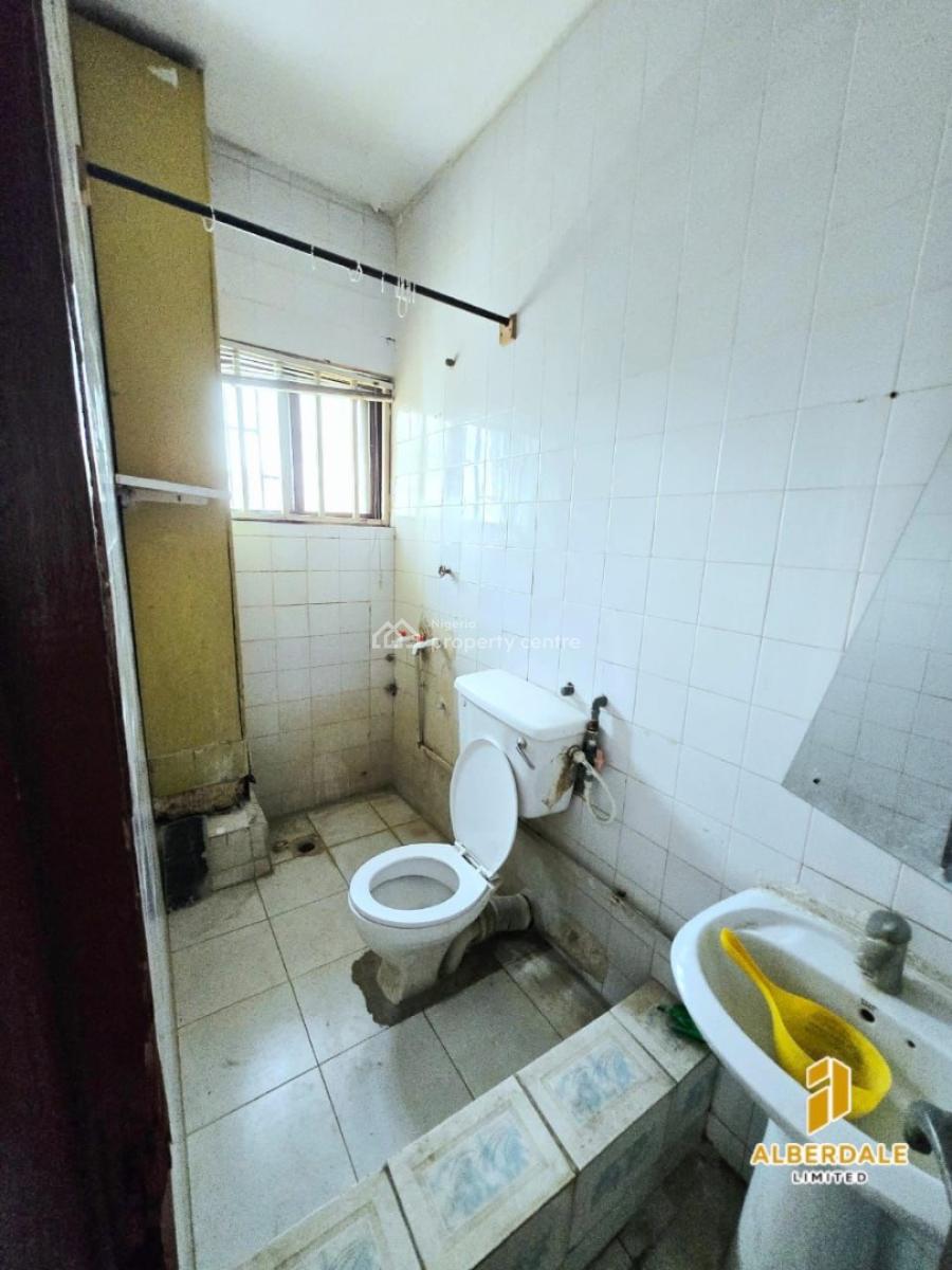 Spacious 3-bedroom Apartment Suitable for Office Use, Lekki Phase 1, Lekki, Lagos, Office Space for Rent