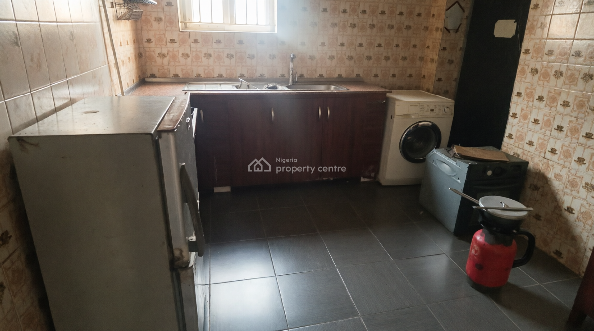 a Nice Room in a Shared Apartment, Alaguntun Off Mobile Road, Ilaje, Ajah, Lagos, Self Contain (single Rooms) for Rent