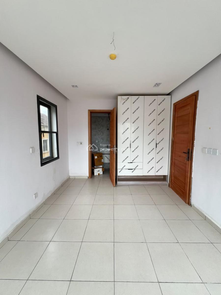Serviced 2 Bedroom Apartment with Pool, Ologolo, Ologolo, Lekki, Lagos, Flat / Apartment for Sale