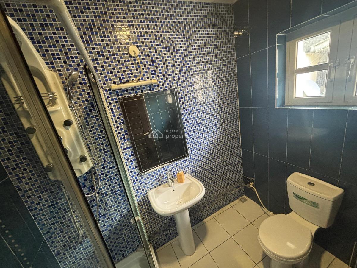 Spacious 3 Bedroom Apartment, Lekki Phase 1, Lekki, Lagos, Flat / Apartment Short Let