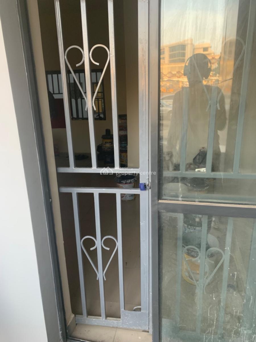 Shop Space on The Ground Floor En-suite with Toilet, Gaduwa, Abuja, Gaduwa, Abuja, Shop for Rent