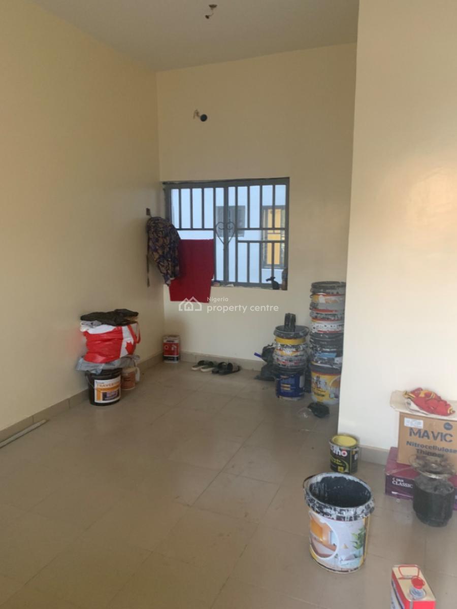 Shop Space on The Ground Floor En-suite with Toilet, Gaduwa, Abuja, Gaduwa, Abuja, Shop for Rent